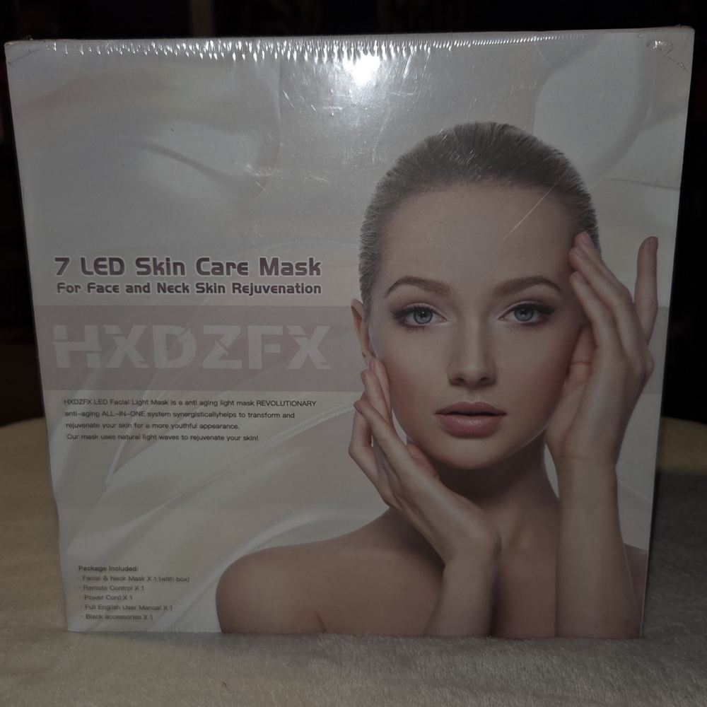 LED Light Therapy Mask with Remote - Picture 13 of 14